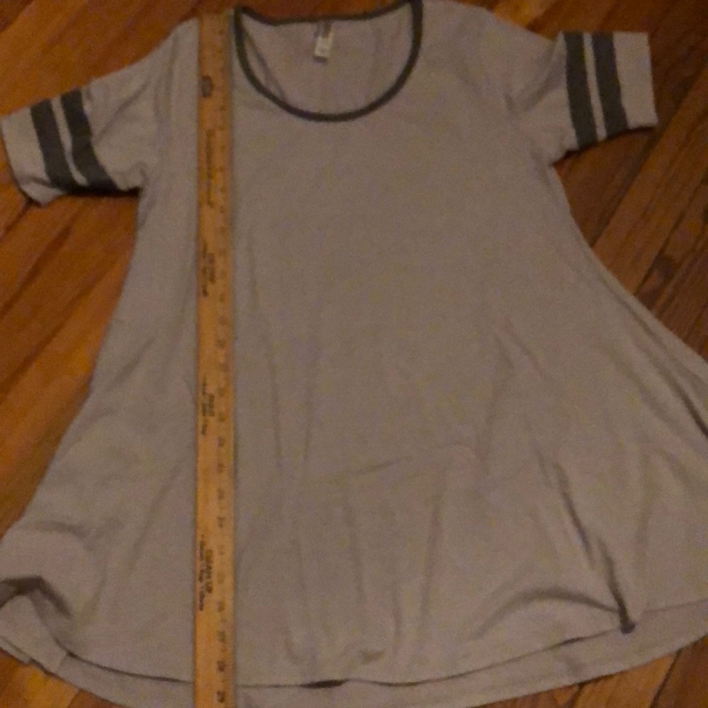 LuLa Roe Top - Picture 4 of 5